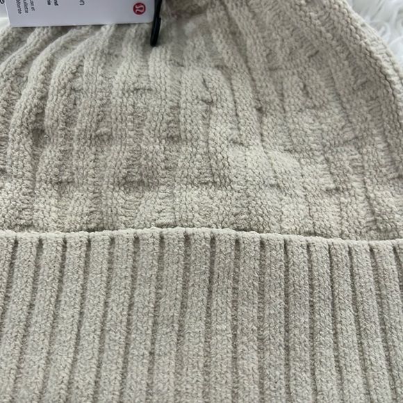 Lululemon Cable Knit Pom Beanie Color Natural        Size OS NWT - Picture 7 of 7